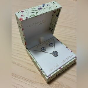 NIB. Cute Necklace And Earring Set. In Beautiful Gift Box  ❣️